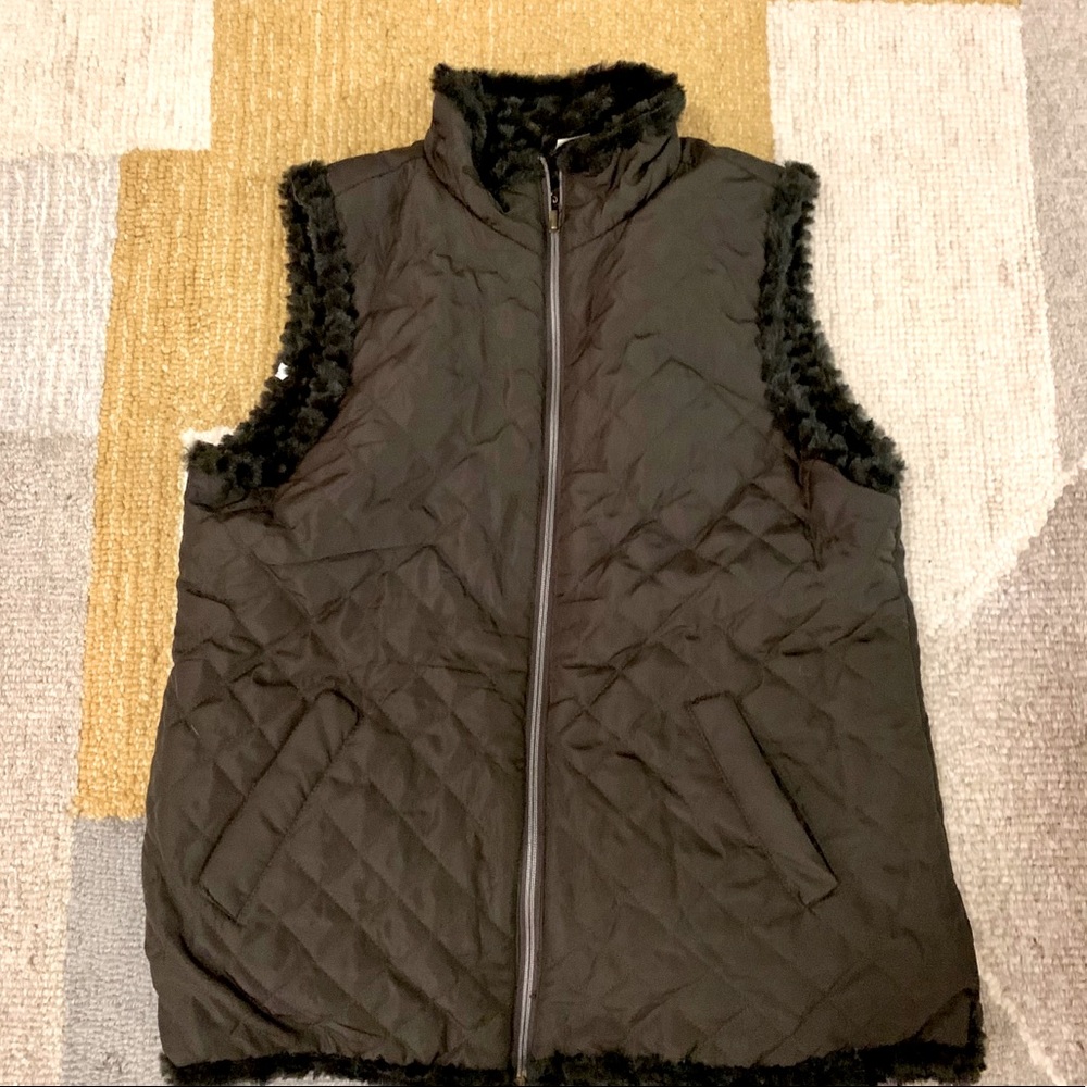 NWT Casual Idenity Faux Fur Black Reversible Vest
